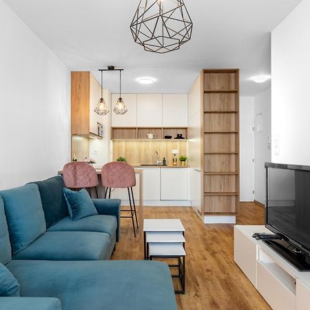 Leo Apartment - Ac & Free Parking Bratislava Luaran gambar
