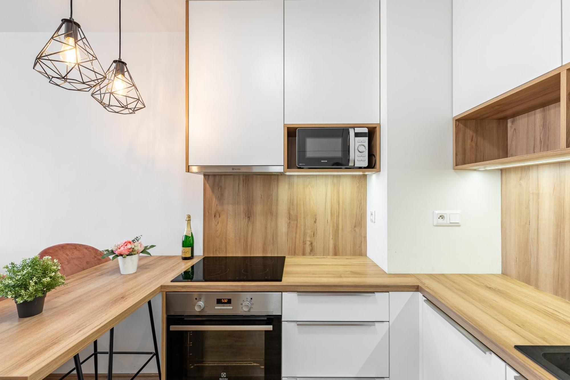 Leo Apartment - Ac & Free Parking Bratislava Luaran gambar