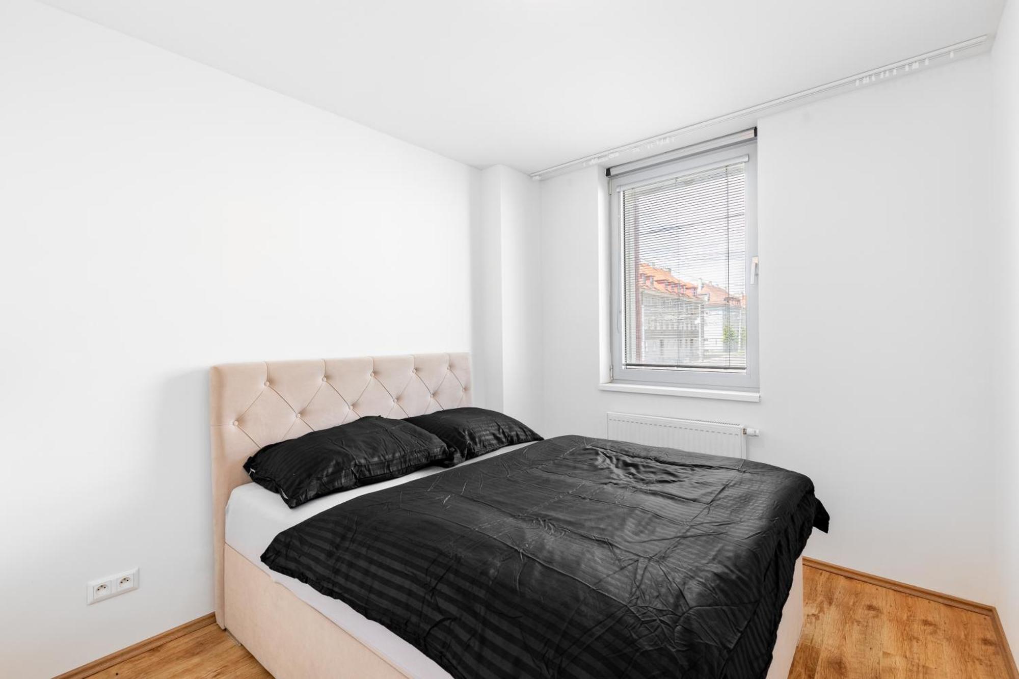 Leo Apartment - Ac & Free Parking Bratislava Luaran gambar