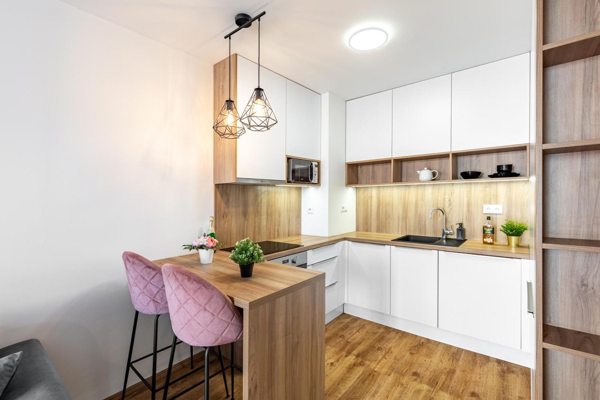 Leo Apartment - Ac & Free Parking Bratislava Luaran gambar