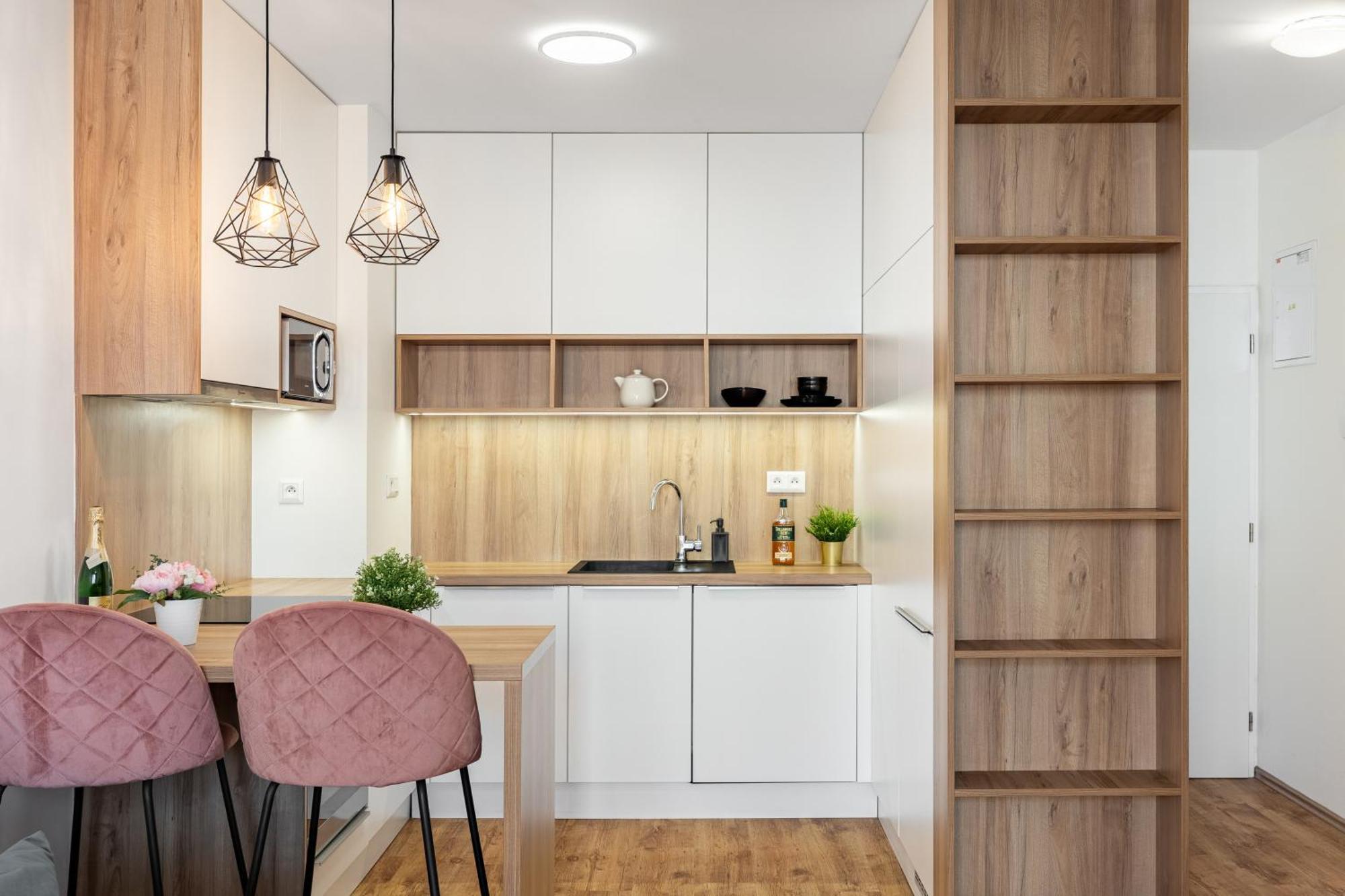 Leo Apartment - Ac & Free Parking Bratislava Luaran gambar
